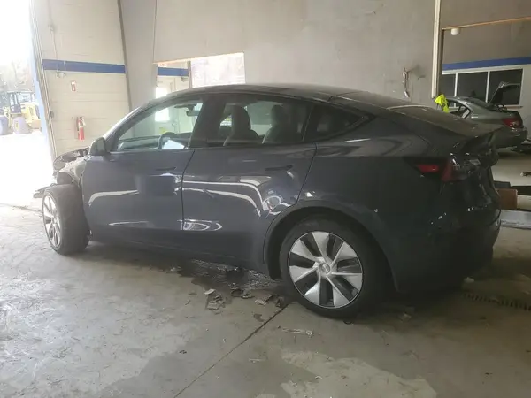 7SAYGAEE9NF382579 2022 TESLA MODEL Y - Image 2