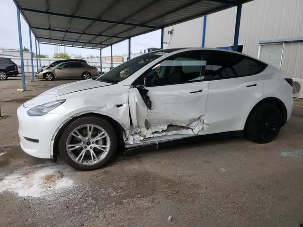 7SAYGAEE9NF384400 2022 TESLA MODEL Y - Image 1