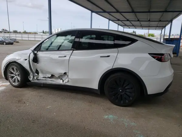 7SAYGAEE9NF384400 2022 TESLA MODEL Y - Image 2