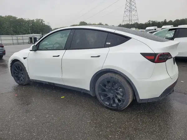 7SAYGAEE9NF389659 2022 TESLA MODEL Y - Image 2
