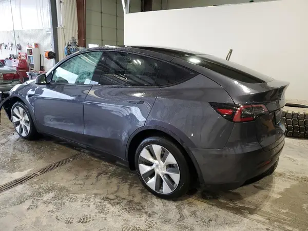 7SAYGAEE9NF398040 2022 TESLA MODEL Y - Image 2