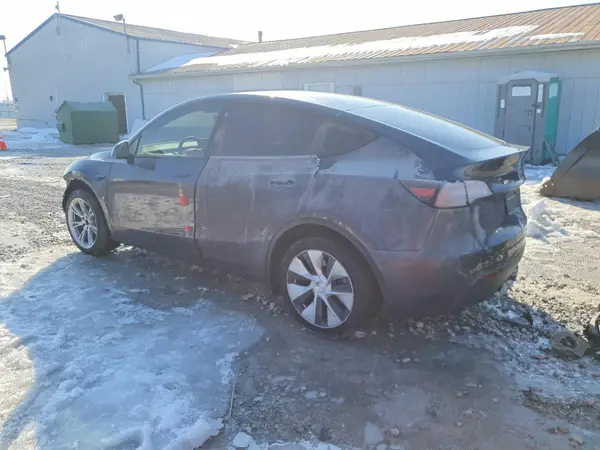 7SAYGAEE9NF421428 2022 TESLA MODEL Y - Image 2