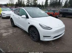 7SAYGAEE9NF426631 2022 TESLA MODEL Y