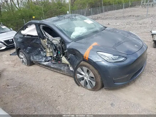 7SAYGAEE9NF428833 2022 TESLA MODEL Y - Image 1