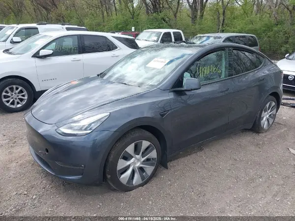 7SAYGAEE9NF428833 2022 TESLA MODEL Y - Image 2