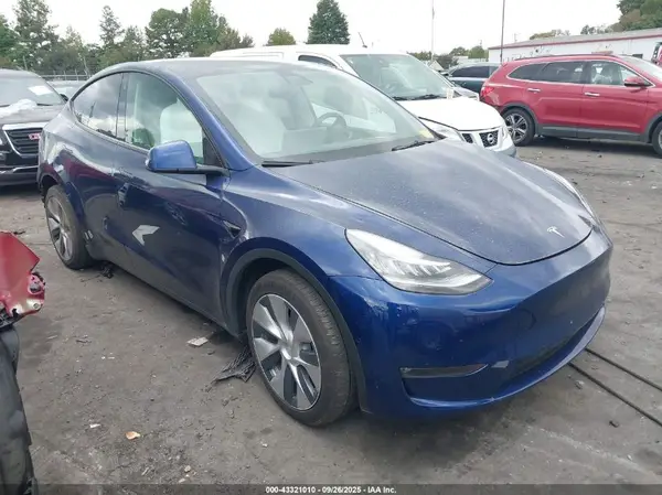 7SAYGAEE9NF467163 2022 TESLA MODEL Y - Image 1