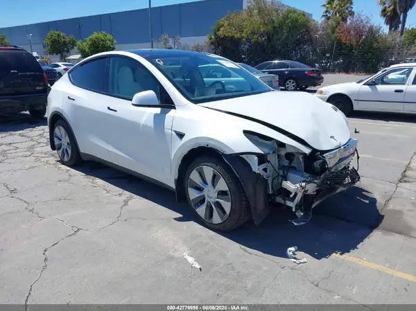 7SAYGAEE9NF485999 2022 TESLA MODEL Y - Image 1