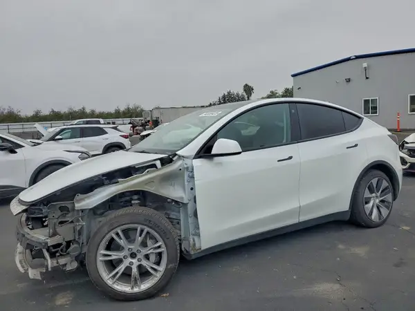 7SAYGAEE9NF505183 2022 TESLA MODEL Y - Image 1