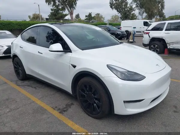 7SAYGAEE9NF516703 2022 TESLA MODEL Y - Image 1