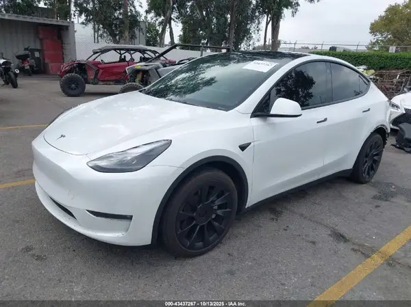 7SAYGAEE9NF516703 2022 TESLA MODEL Y - Image 2