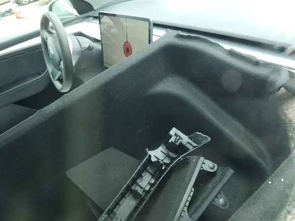 7SAYGAEE9PF584339 2023 TESLA MODEL Y - Image 8