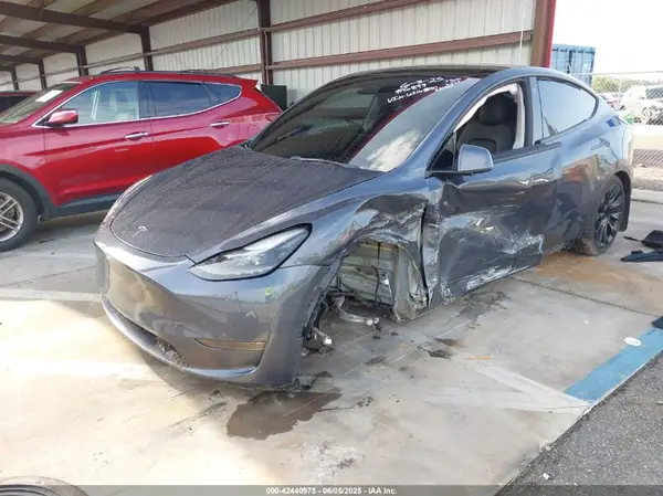 7SAYGAEE9PF621681 2023 TESLA MODEL Y - Image 2