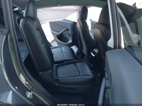 7SAYGAEE9PF621681 2023 TESLA MODEL Y - Image 8