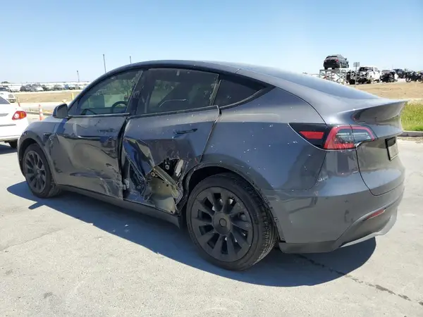 7SAYGAEE9PF647584 2023 TESLA MODEL Y - Image 2