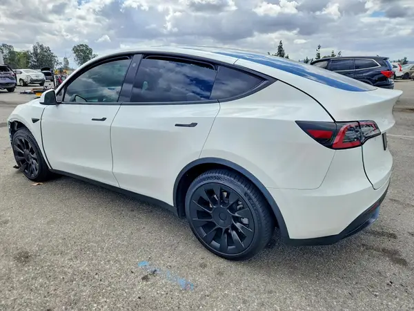 7SAYGAEE9PF659881 2023 TESLA MODEL Y - Image 2