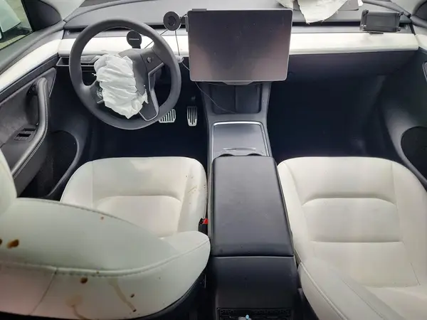 7SAYGAEE9PF659881 2023 TESLA MODEL Y - Image 8