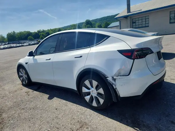 7SAYGAEE9PF673330 2023 TESLA MODEL Y - Image 2