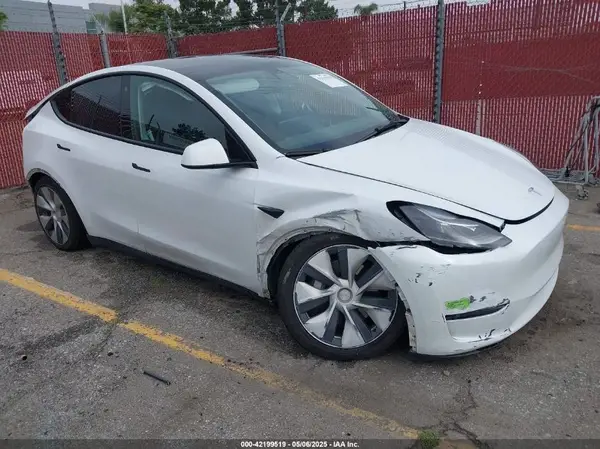 7SAYGAEE9PF702910 2023 TESLA MODEL Y - Image 1
