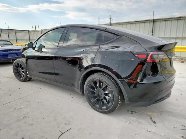 7SAYGAEE9PF708142 2023 TESLA MODEL Y - Image 2