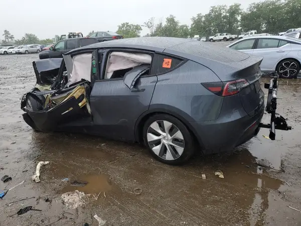 7SAYGAEE9PF750276 2023 TESLA MODEL Y - Image 2
