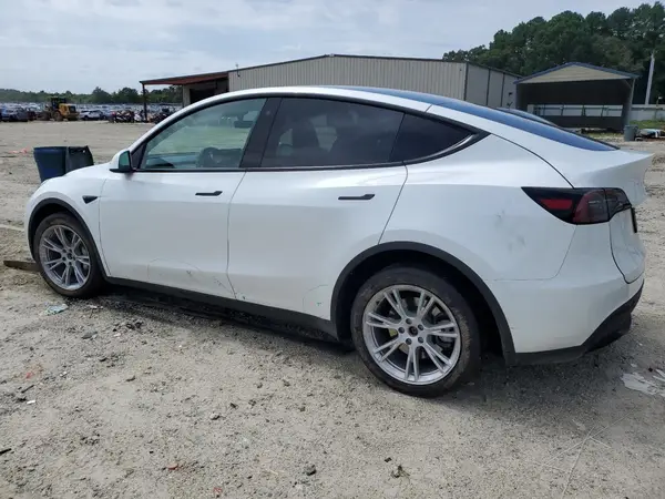 7SAYGAEE9PF759124 2023 TESLA MODEL Y - Image 2