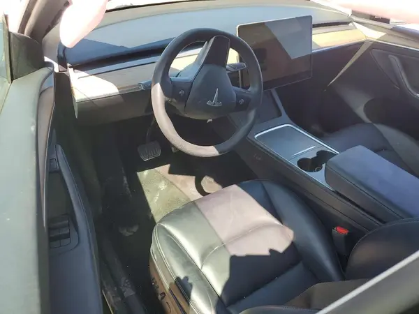 7SAYGAEE9PF769748 2023 TESLA MODEL Y - Image 8