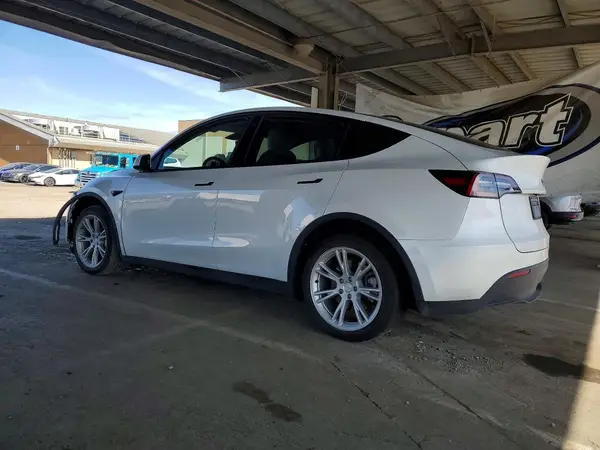 7SAYGAEE9PF788350 2023 TESLA MODEL Y - Image 2