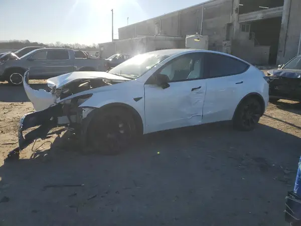 7SAYGAEE9PF795914 2023 TESLA MODEL Y - Image 1
