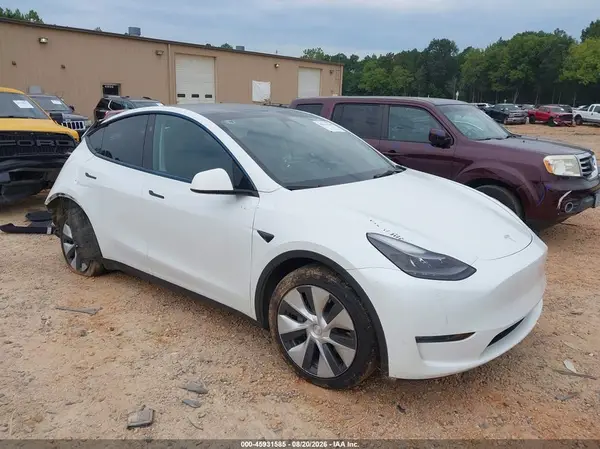 7SAYGAEE9PF807544 2023 TESLA MODEL Y - Image 1