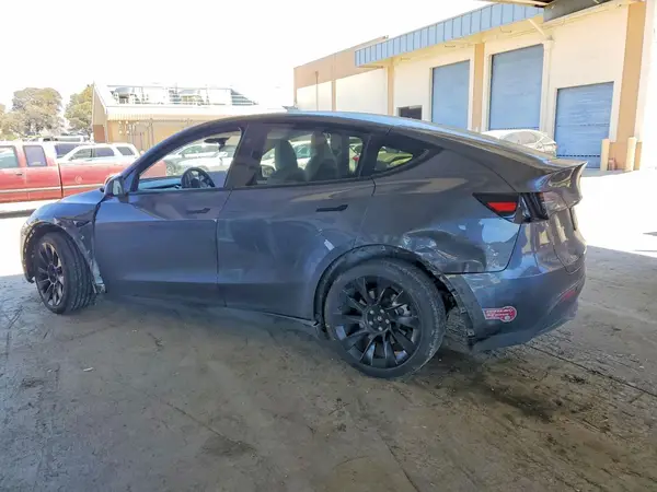7SAYGAEE9PF852600 2023 TESLA MODEL Y - Image 2