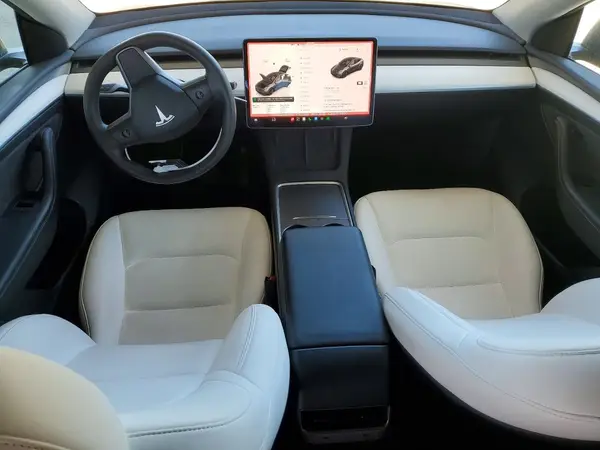 7SAYGAEE9PF852600 2023 TESLA MODEL Y - Image 8