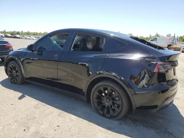 7SAYGAEE9PF857120 2023 TESLA MODEL Y - Image 2