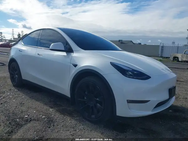7SAYGAEE9PF887623 2023 TESLA MODEL Y - Image 1