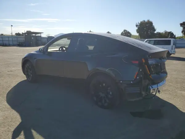 7SAYGAEE9PF900760 2023 TESLA MODEL Y - Image 2