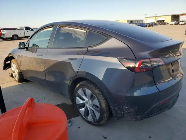 7SAYGAEE9PF901214 2023 TESLA MODEL Y - Image 2