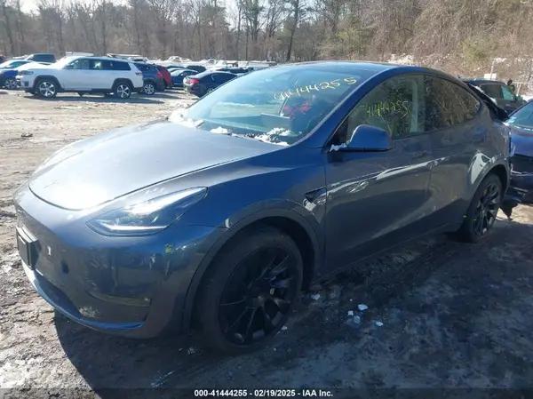 7SAYGAEE9PF905943 2023 TESLA MODEL Y - Image 2