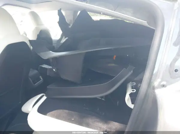 7SAYGAEE9PF916988 2023 TESLA MODEL Y - Image 8