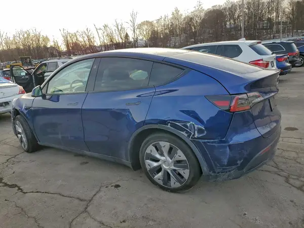 7SAYGAEE9PF923178 2023 TESLA MODEL Y - Image 2