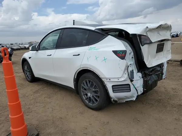 7SAYGAEE9PF930700 2023 TESLA MODEL Y - Image 2