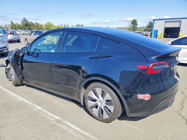 7SAYGAEE9PF942622 2023 TESLA MODEL Y - Image 2