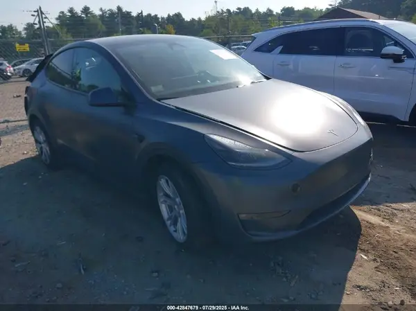 7SAYGAEE9PF945648 2023 TESLA MODEL Y - Image 1