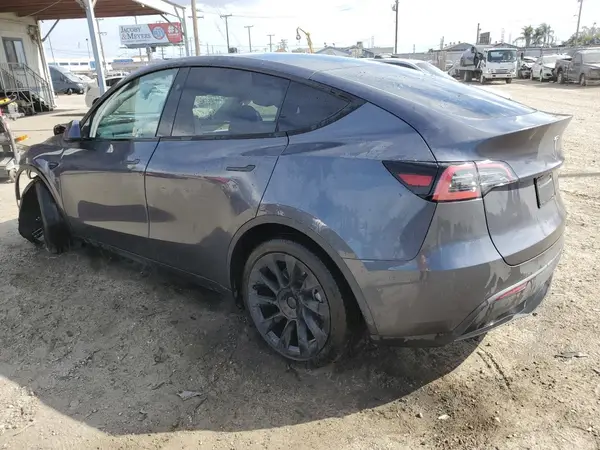 7SAYGAEE9PF958982 2023 TESLA MODEL Y - Image 2