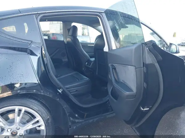 7SAYGAEE9PF965530 2023 TESLA MODEL Y - Image 8