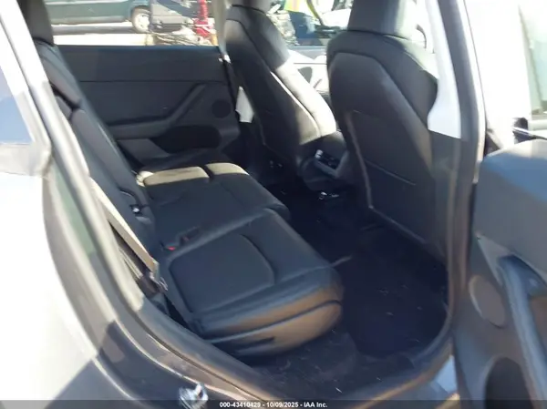 7SAYGAEE9PF969545 2023 TESLA MODEL Y - Image 8
