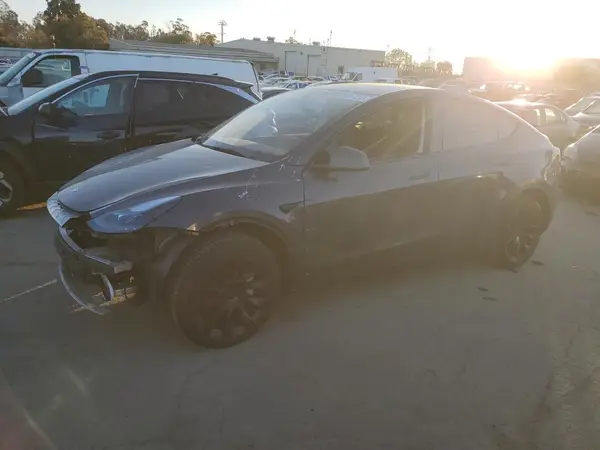 7SAYGAEE9PF978147 2023 TESLA MODEL Y - Image 1