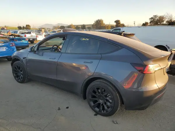 7SAYGAEE9PF978147 2023 TESLA MODEL Y - Image 2