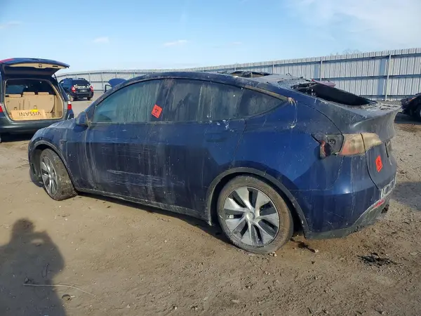 7SAYGAEE9RF005272 2024 TESLA MODEL Y - Image 2