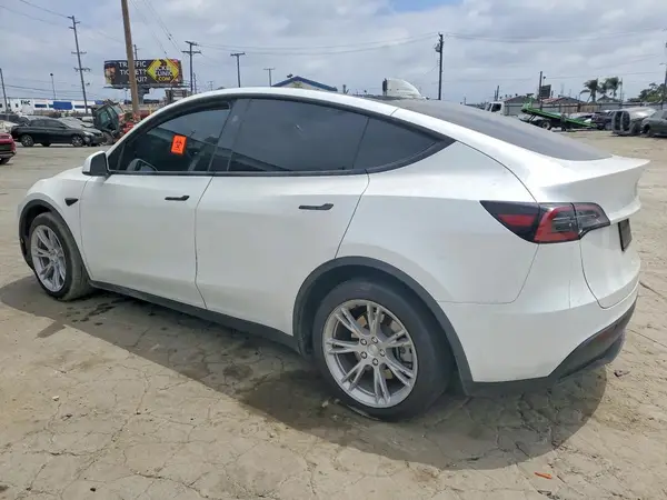 7SAYGAEE9RF016000 2024 TESLA MODEL Y - Image 2