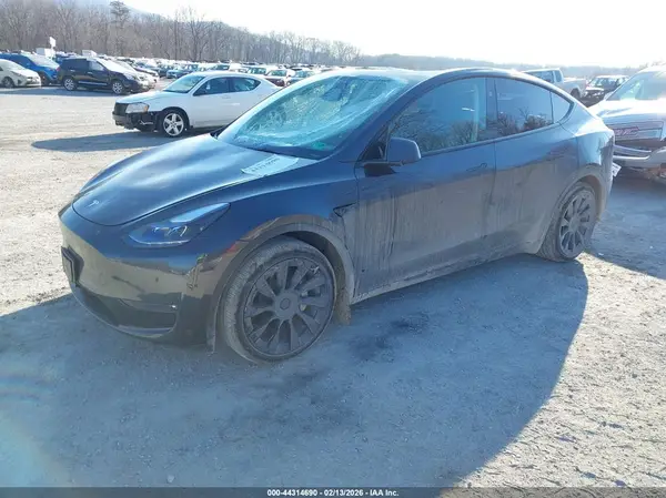7SAYGAEE9RF018989 2024 TESLA MODEL Y - Image 2