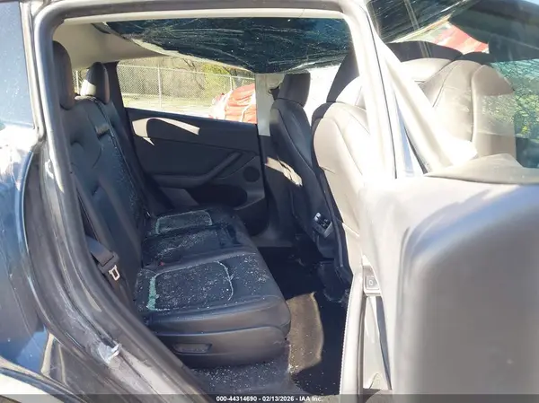 7SAYGAEE9RF018989 2024 TESLA MODEL Y - Image 8